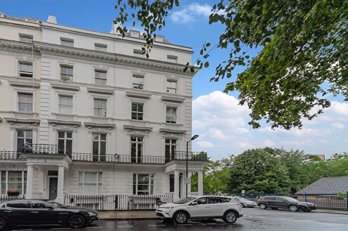 1 Bedroom Flat For Sale In St Stephens Gardens, Notting Hill, W2