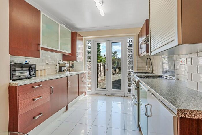 1 Bedroom Flat To Rent In The Vale, East Acton, W3