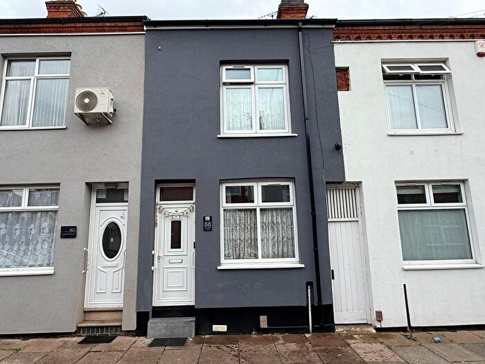 3 Bedroom Terraced House For Sale In Osborne Road, Leicester, LE5