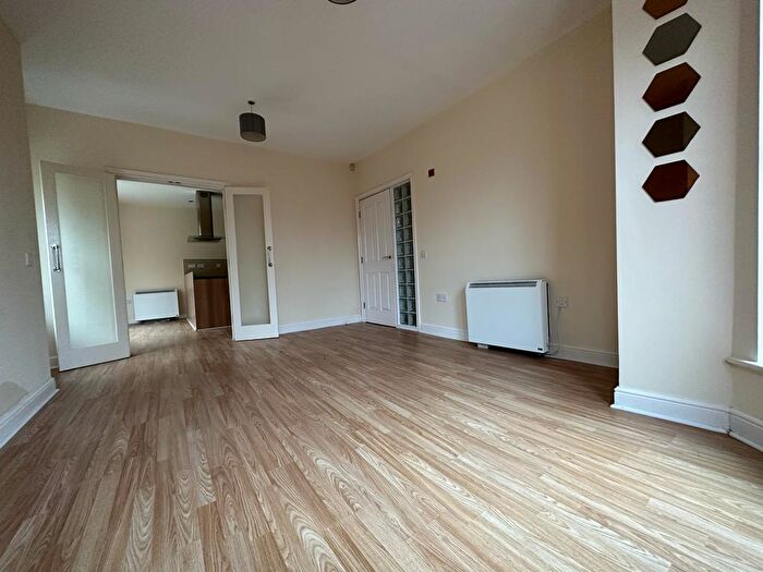 2 Bedroom Flat To Rent In Bury Old Road, Manchester, M25