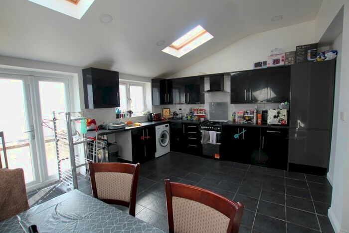 3 Bedroom Terraced House To Rent In Seven Kings, Ilford, Ig2