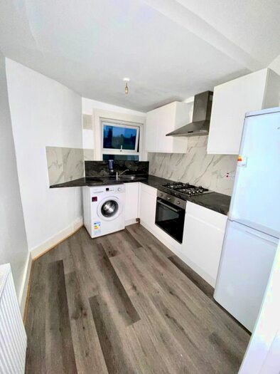 2 Bedroom Flat To Rent In West Bank, London, N16