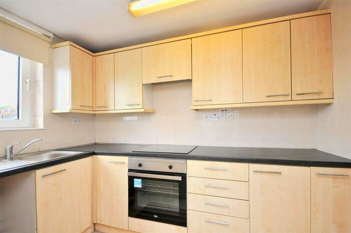 2 Bedroom Flat To Rent In Ross Road, South Norwood, London, SE25