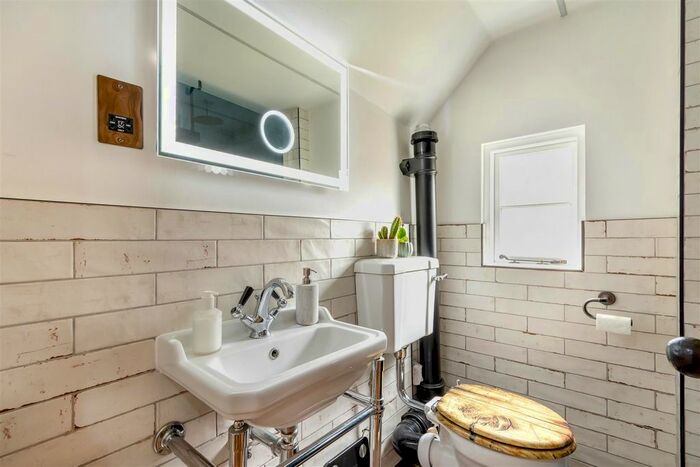 2 Bedroom Cottage For Sale In Roseacre Lane, Bearsted, Maidstone, ME14