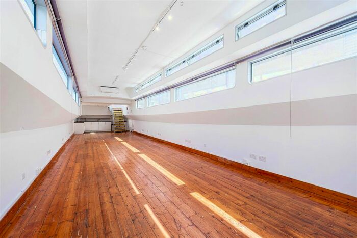 Houseboat To Rent In Eagle Wharf Marina, Hoxton, N1