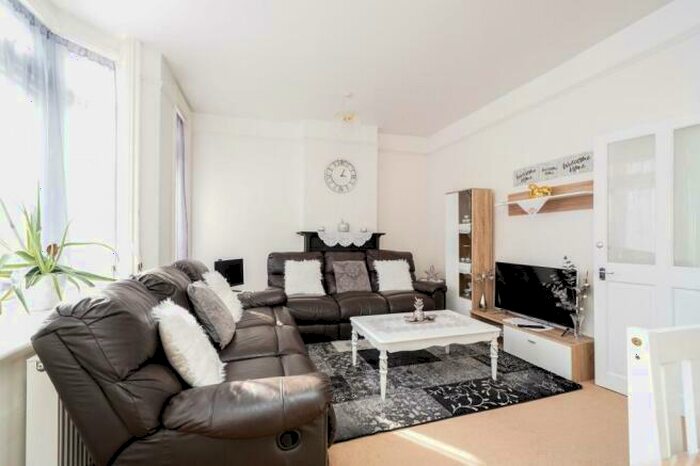 3 Bedroom Flat To Rent In Church Street, Enfield, EN2
