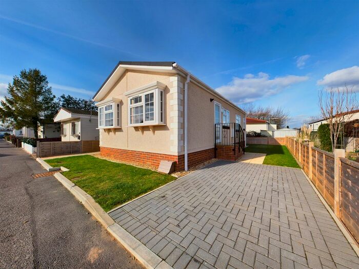 2 Bedroom Park Home To Rent In Eastern Avenue, Penton Park, Chertsey, Surrey, KT16