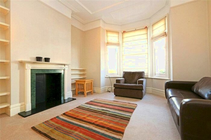 3 Bedroom Flat To Rent In Mount Park Road, Ealing Broadway, London, W5