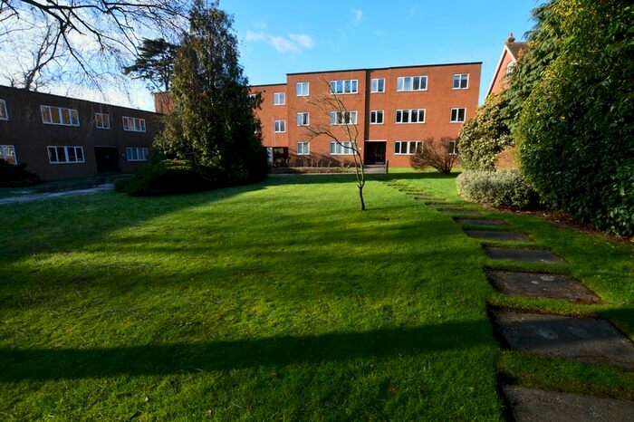 2 Bedroom Flat To Rent In Hillside Road, St Albans, AL1