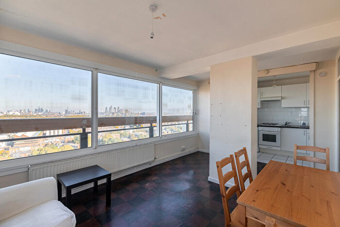 2 Bedroom Flat To Rent In Selworthy House, Wandsworth, SW11