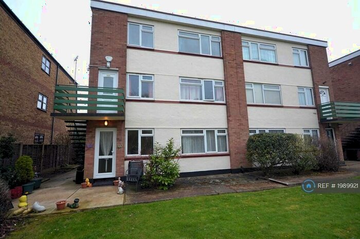 2 Bedroom Flat To Rent In Arterial Road, Leigh-On-Sea, SS9