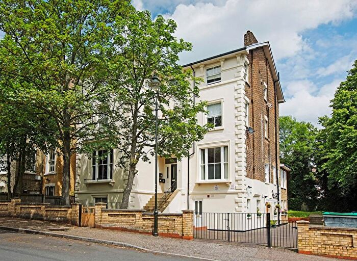 2 Bedroom Flat To Rent In Belvedere Road, Crystal Palace, London, SE19