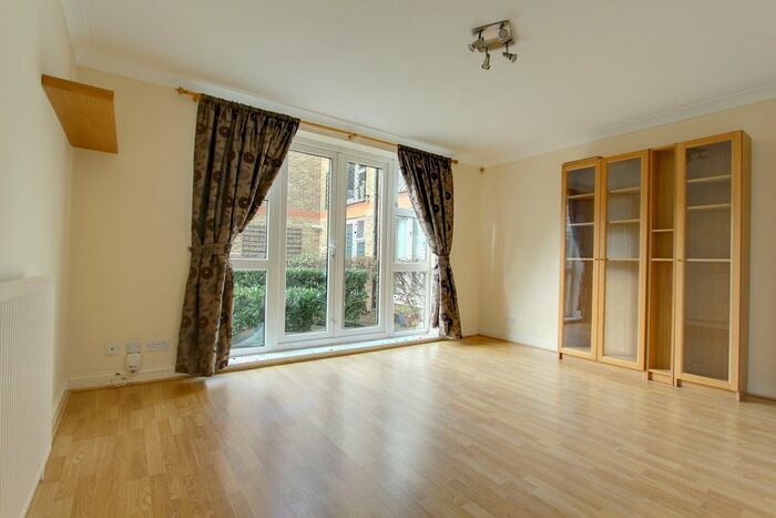 1 Bedroom Flat To Rent In Foxwood Green Close, Enfield, EN1