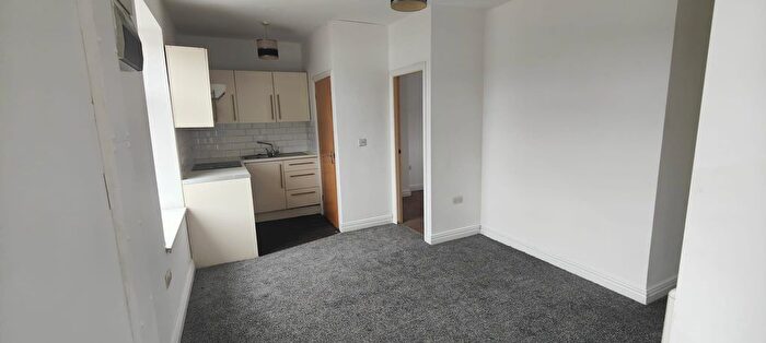 1 Bedroom Flat To Rent In Cemetery Road, WF16
