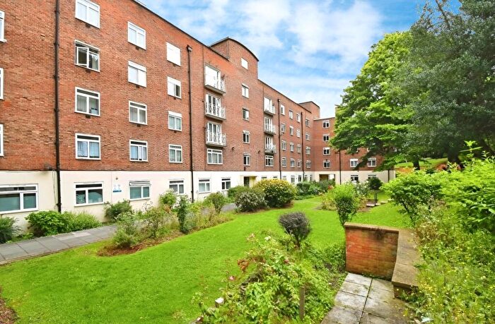 3 Bedroom Flat To Rent In Sydenham Hill London, SE23