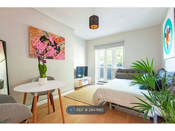 2 Bedroom Flat To Rent In Braintree House, London, E1