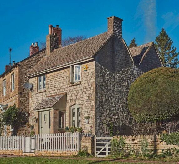 3 Bedroom Cottage To Rent In Coberley GL53