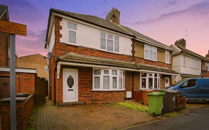 3 Bedroom Semi-detached House For Sale In Brewster Avenue, Peterborough, PE2