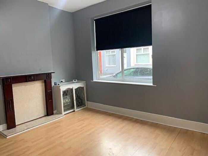 3 Bedroom House To Rent In Rector Road, L6