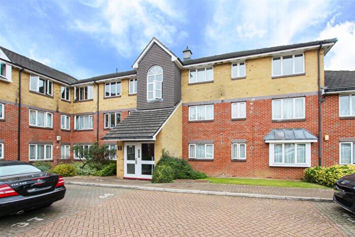 2 Bedroom Flat For Sale In Uxbridge Road, Pinner, HA5