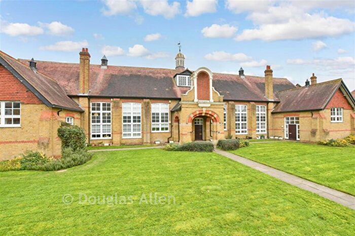 2 Bedroom Flat For Sale In The Mall, Hornchurch, Essex, RM11