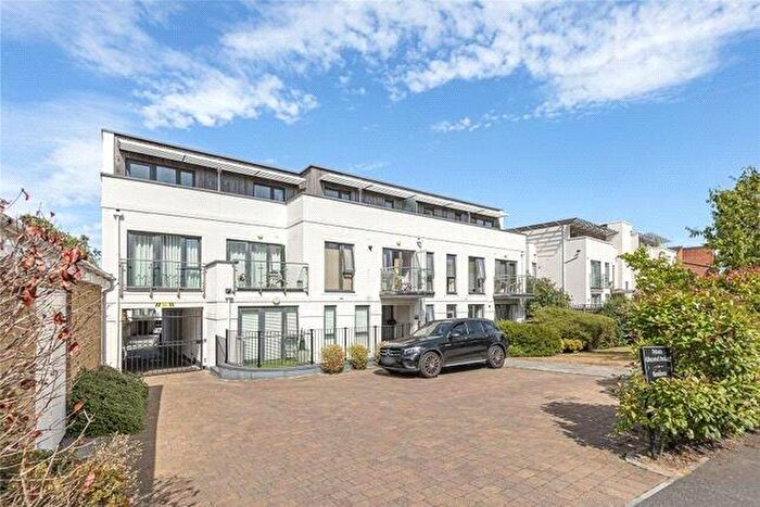 2 Bedroom Flat For Sale In Albemarle Road, Beckenham, BR3