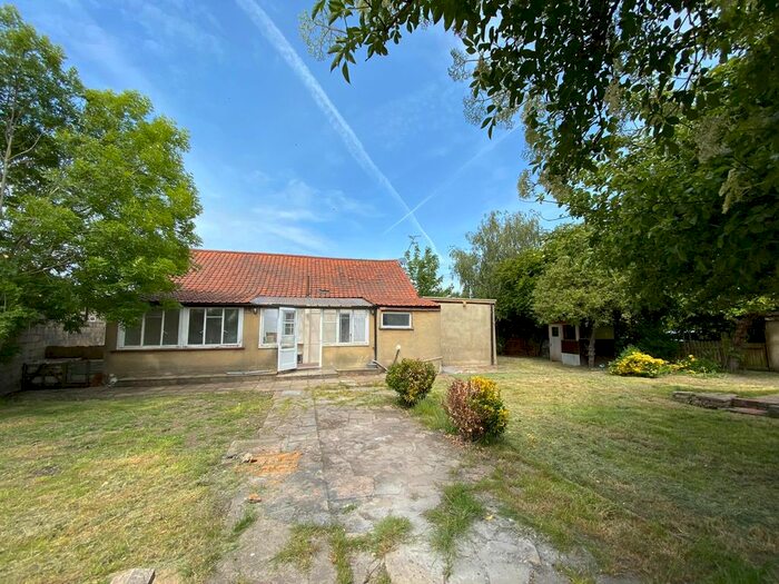 4 Bedroom Detached Bungalow To Rent In Willow Crescent West, Uxbridge, UB9