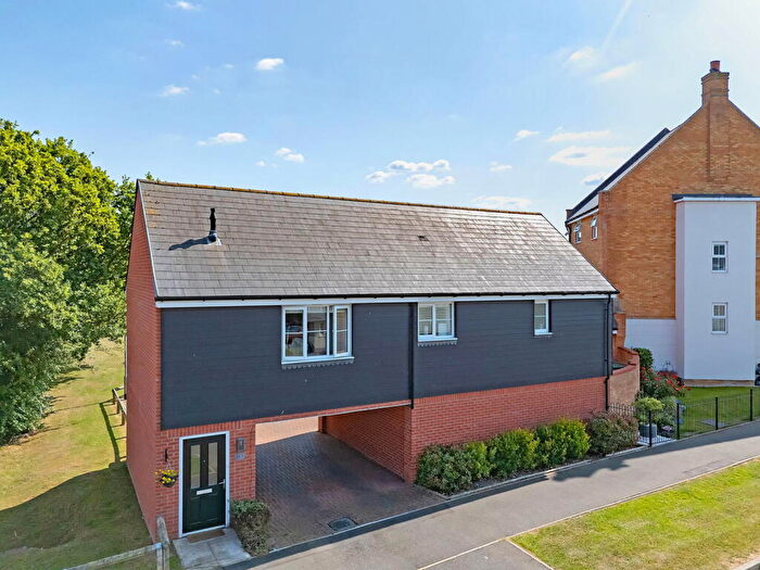 2 Bedroom Coach House For Sale In School Avenue, Basildon, SS15