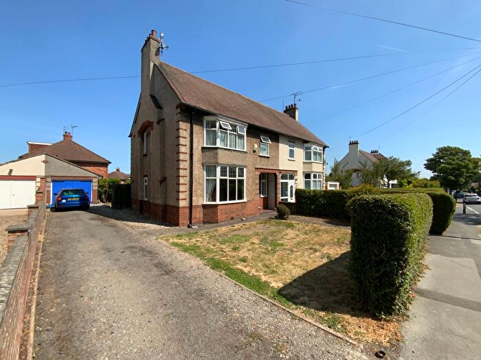 3 Bedroom Semi-detached House For Sale In Swanland Road, Hessle, HU13