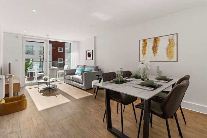 2 Bedroom Apartment To Rent In Station Approach, Epsom, Surrey, KT19