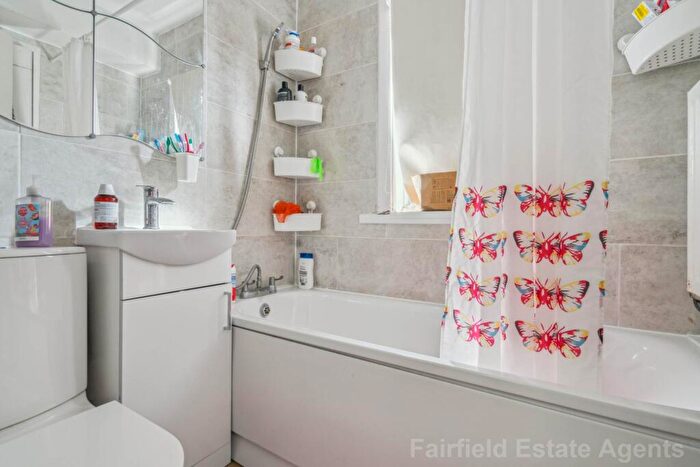 2 Bedroom Maisonette For Sale In Frithwood Avenue, Northwood, HA6