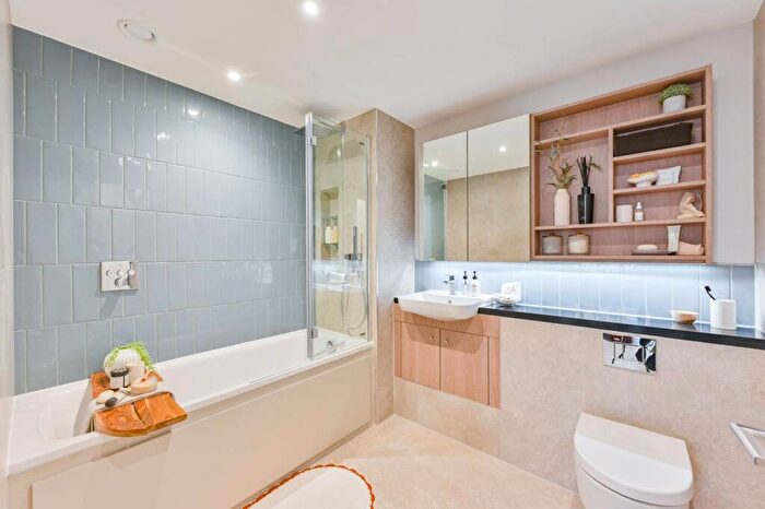 2 Bedroom Flat For Sale In Lombard Square, Plumstead, SE28