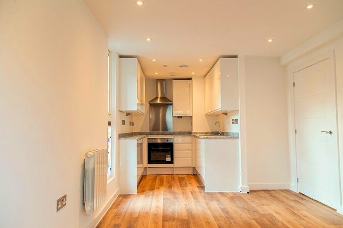 1 Bedroom Flat To Rent In Foxglove House, Winnall Manor Road, Winchester, Hampshire, SO23