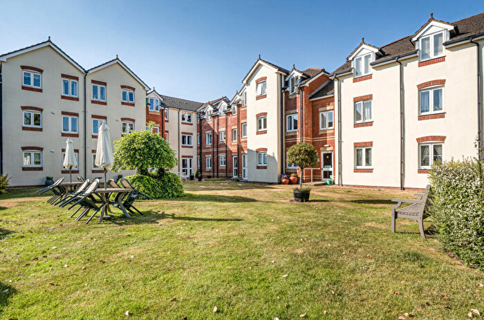 1 Bedroom Apartment For Sale In Ackender Road, Alton, Hampshire, GU34