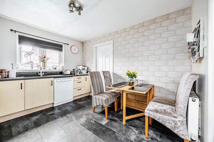 3 Bedroom End Of Terrace House For Sale In Kingston Crescent, Port Glasgow, PA14