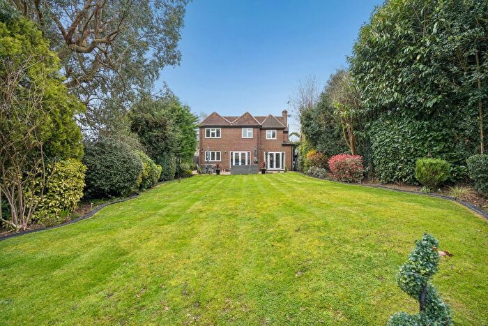 4 Bedroom Detached House For Sale In Beacon Way, Rickmansworth, Herts, WD3