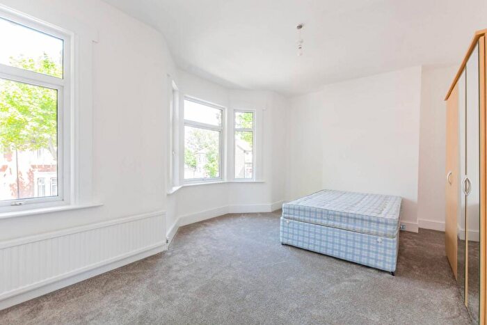 3 Bedroom House For Sale In Harold Road, Plaistow, London, E13