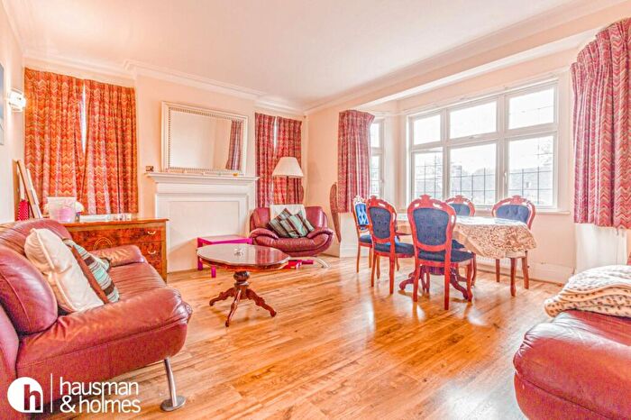 4 Bedroom Flat To Rent In Wykeham Court, Hendon, NW4