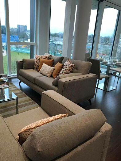 2 Bedroom Flat To Rent In Woodberry Down, Finsbury Park, London, N4