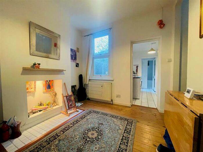 2 Bedroom Terraced House To Rent In Tavistock Road Outdoor Space!, E15