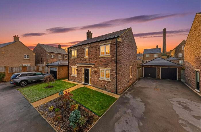 4 Bedroom Detached House For Sale In Naylor Avenue, Leeds, LS19