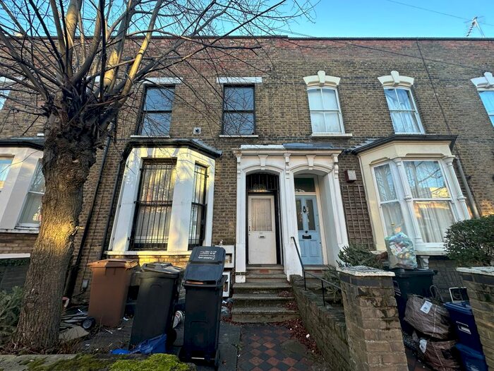 3 Bedroom Flat To Rent In Narford Road, London, E5