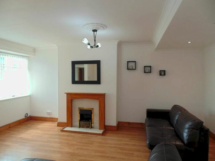 1 Bedroom Flat To Rent In Hazel Hurst, Commercial Street, Pontllanfraith, NP12