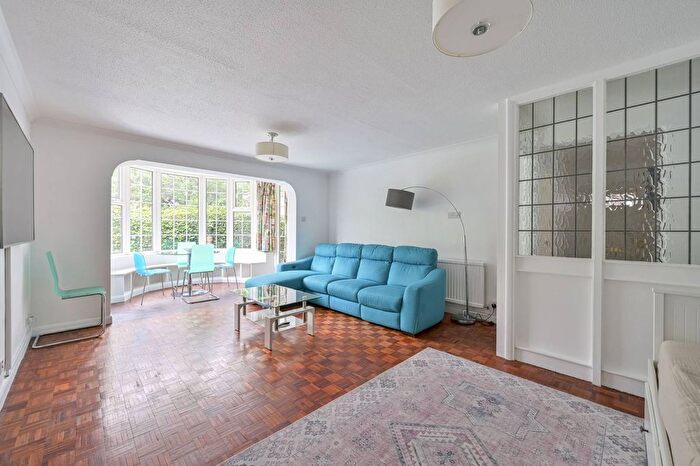 2 Bedroom Flat To Rent In Woodside, Wimbledon, London, SW19