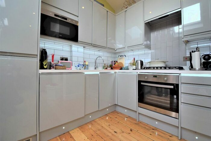 1 Bedroom Flat To Rent In Clapham Road, London, SW9