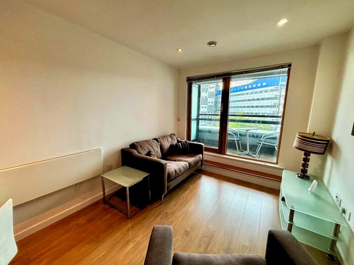 2 Bedroom Flat To Rent In Gateway North, Crown Point Road, Leeds, LS9