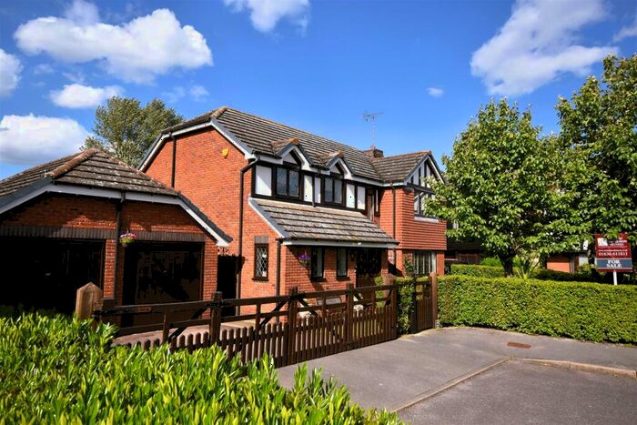 4 Bedroom Detached House For Sale In Poplar Close, Sutton-On-Trent, Newark, NG23