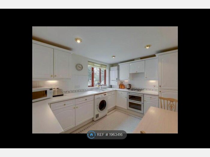 2 Bedroom Flat To Rent In Bucknell Close, Solihull, B91