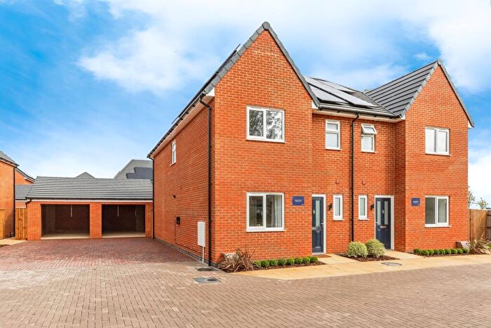 3 Bedroom Semi-Detached House For Sale In Brick Kiln Road, Raunds, Wellingborough, NN9