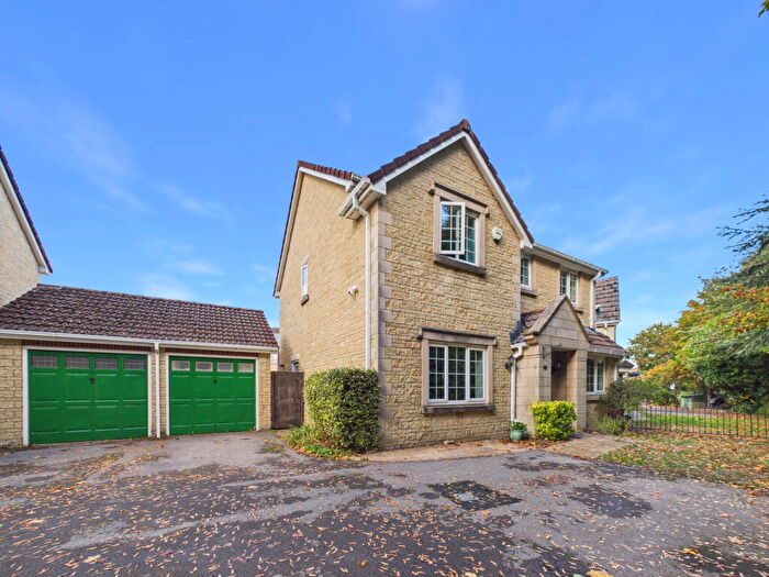 4 Bedroom Detached House For Sale In Thatcham Close, Calne, SN11